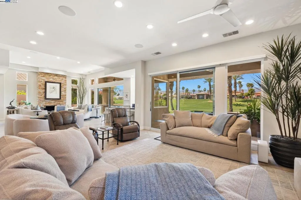 351 Tomahawk Dr, Palm Desert, California 92211 home-pic-19